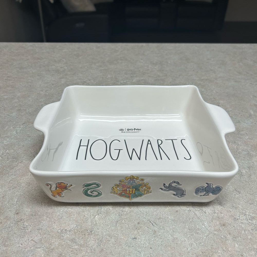 RAE DUNN HARRY POTTER BAKE Dish HOGWARTS NWT